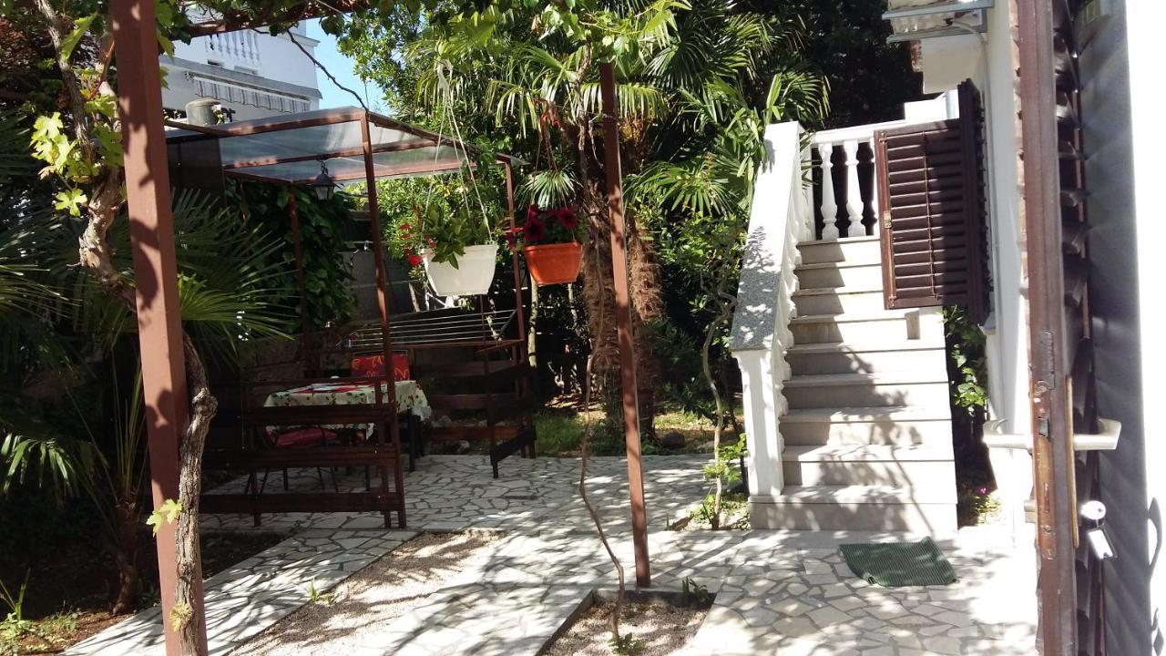 Apartments Karmelic Malinska Ngoại thất bức ảnh